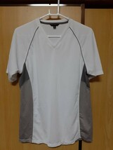 03M5477/ユニクロ/UNIQLO/ホワイト＆グレー系/半袖Tシャツ/DRY系Tシャツ/メンズ/スポーツ/Vネック_画像1