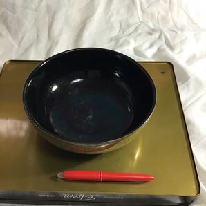 丼 深皿 サラダボール 500円超複数10%オマケ 菓子入等直径19.5高6.5cm 瀬戸物 内側傷有黒 外側黒系に緑系柄 条件付送料変更可 60