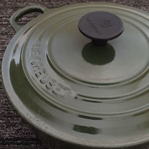 訳あり品LE CREUSET ル・クルーゼ ココットロンド 鋳物ホーロー両手鍋 20cm グリーン系