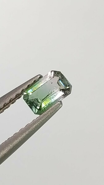 0.30ct　天然バイカラートルマリン　5×3ミリ