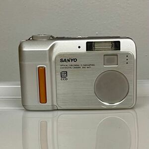 SANYO サンヨー デジタルカメラ デジカメ カメラ 本体 ジャンク品