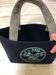 新品未使用。フェルトランチトートバック