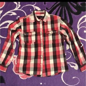 チェックシャツ