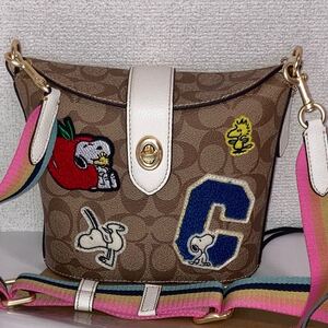 新品未使用 COACH ショルダーバッグ スヌーピー レインボー ワッペン
