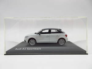 1/43 アウディ 初代A1 スポーツバック Audi A1 Sportback　ディーラー特注 ミニカー　パールホワイト