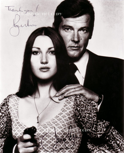 1973年 007 死ぬのは奴らだ Roger Moore & Jane Seymou ロジャー・ムーア & ジェーン・シーモア サイン フォト