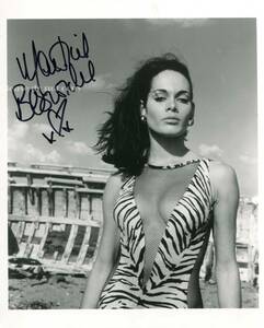 007 サンダーボール作戦 　ロシアより愛をこめて　Martine Beswick　 マルティーヌ・ベズウィック サイン フォト