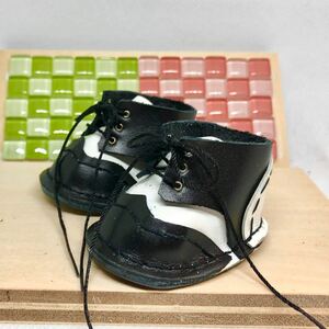 革細工　メルちゃんサイズきゅうりブーツ　miniature boots.