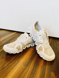緊急値下げ!【人気】on オン クラウド ランニング シューズ 26.5cm