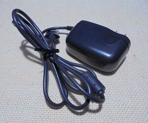 ○ACアダプタ／EO42012A／DC 4.2V 1.2A／TRAVEL CHARGER／平型専用プラグ／(♪007)