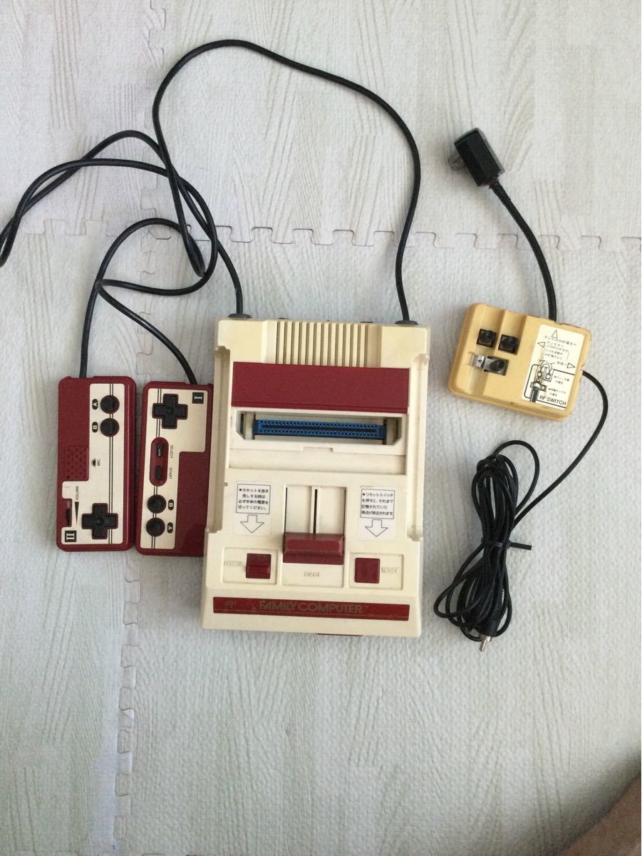 Nintendo ニューファミコン本体 AVケーブル・ACアダプター付き