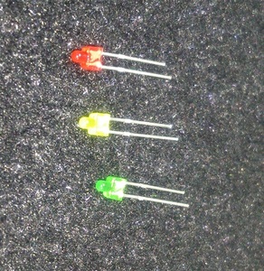 凸型ＬＥＤ　緑色　先端直径２ｍｍ　先端長２．５ｍｍ　１００個　　　　　α