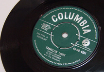 45rpm/ DYNAMITE - CLIFF RICHARD & THE SHADOWS - TRAVELLIN' LIGHT / 50s,ロカビリー,ROCKERS,イギリス盤,COLUMBIA,45-DB 4351,1959,Orig_画像3