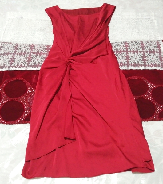 Camisón tipo negligee sin mangas de satén rojo vino tinto medio vestido, falda hasta la rodilla, talla m