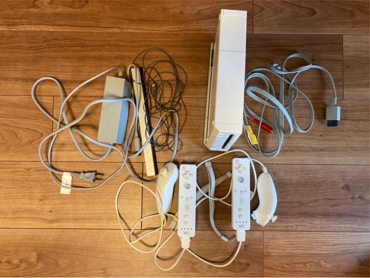 Wii 本体 コード類完備 箱 ソフト5本付き 家庭用ゲーム本体 Wii 本体 コード類完備 箱 ソフト5本付き 家庭用ゲーム本体
