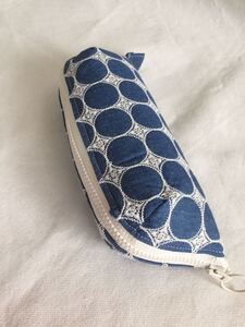 ☆ハンドメイド メガネポーチ 化粧ポーチ 旅行に便利 デニム刺繍生地 手作り☆