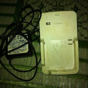 au純正 卓上ホルダー KY003PUAとACアダプター