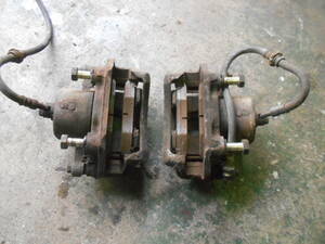 WUY30 Gloria Wagon diesel old car rare original left right front brake calipers [D]