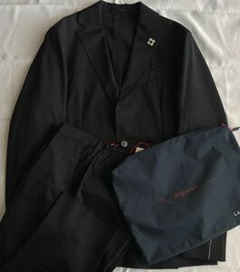 新品 LARDINI ラルディー二 新ロゴ ブラック系 スーツ 46 セットアップ ウール タリアトーレ 好きにおススメ 44 48 S～M ブートニエール