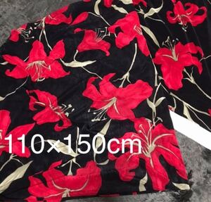生地 布 ハンドメイド 手芸 ファブリック 小物 洋服 黒地 赤ユリ柄