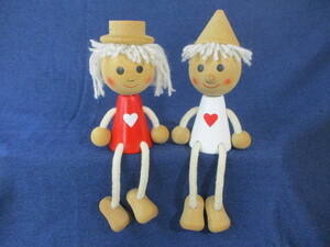 木とロープ人形　2体セット　男の子と女の子　カップル　ハート　恋人　かわいい！　癒し　ほんわか　赤と白