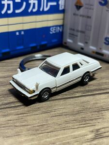 ●◎日産 セドリック 白 キーホルダー 1◎●⑤オリジナル加工品 カーアクセサリー ミニカー ハンドメイド 雑貨