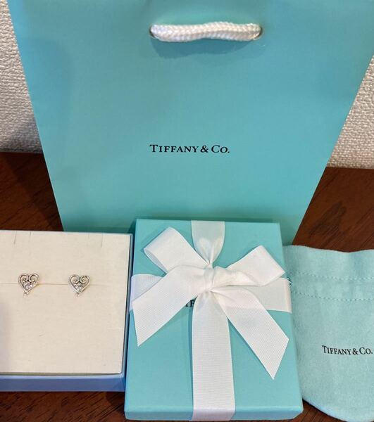 新品 未使用 正規品 ティファニー tiffany&co ピアス ゴルドーニハート シルバー ケース巾着紙袋リボン プレゼント ハート 箱 ギフト