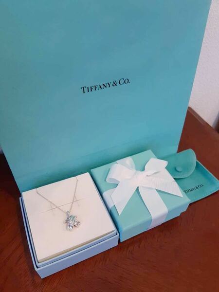 未使用 新品 正規品 ティファニー tiffany&co ネックレス シルバー シグネチャー ケース巾着 紙袋 リボン プレゼント クロス ギフト