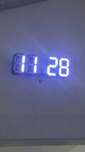 人気 デジタルLED大型壁掛け時計全5色 モダン ホーム リビング 装飾 日付 カレンダー 目覚まし 時計 壁掛け LED デジタル インテリア_画像1
