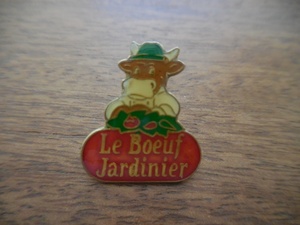 フランス☆古いピンズ 【Le Boeuf Jardinier】セルビア ピンバッジ PINS ピンバッチ うし 牛 ウシ 