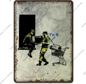 y187　ブリキ看板 20×30㎝　レトロ メタル サイン　Banksy tin　ヴィンテージ 装飾 アート　インテリア 　