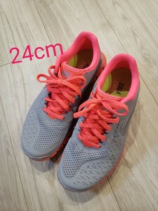 NIKE FREE 4.0 V2 24cm