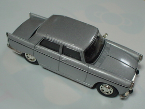 珍品　DELPRADO　COLLECTION　１／４３　スケール　１９６４　PEUGEOT　４０４　ミニカー