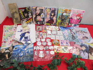 (8H8853)大量!!アニメグッズ まとめて40点以上 ガールズ&パンツァー/ご注文はうさぎですか? 他 スリーブコレクション/缶バッジ 他