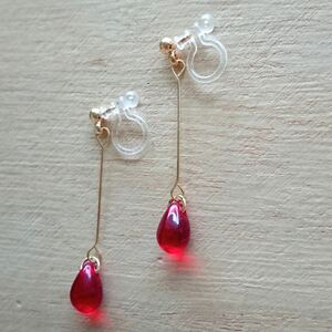 （ハンドメイド）華やかレッド一粒チェコガラス 樹脂イヤリング