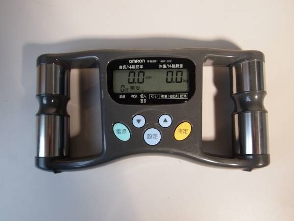 オムロン体脂肪計 HBF-302 通電確認済み ★送料無料【中古】