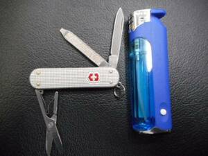 ナイフ　ビクトリノックス　VICTORINOX ３丁出　シルバー色小型