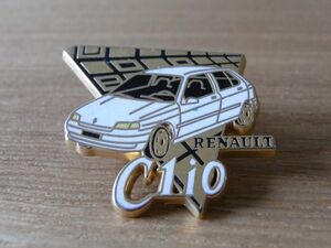 古い ピンバッジ : RENAULT ルノー（白）広告 車 ピンズ #E