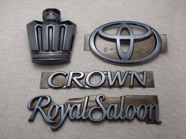 7トレジャー 【 トヨタ 18系 クラウン ロイヤル サルーン 18系 CROWN RoyalSaloon 】 プラチナ ブラック エンブレム　フロント＆リア 4点