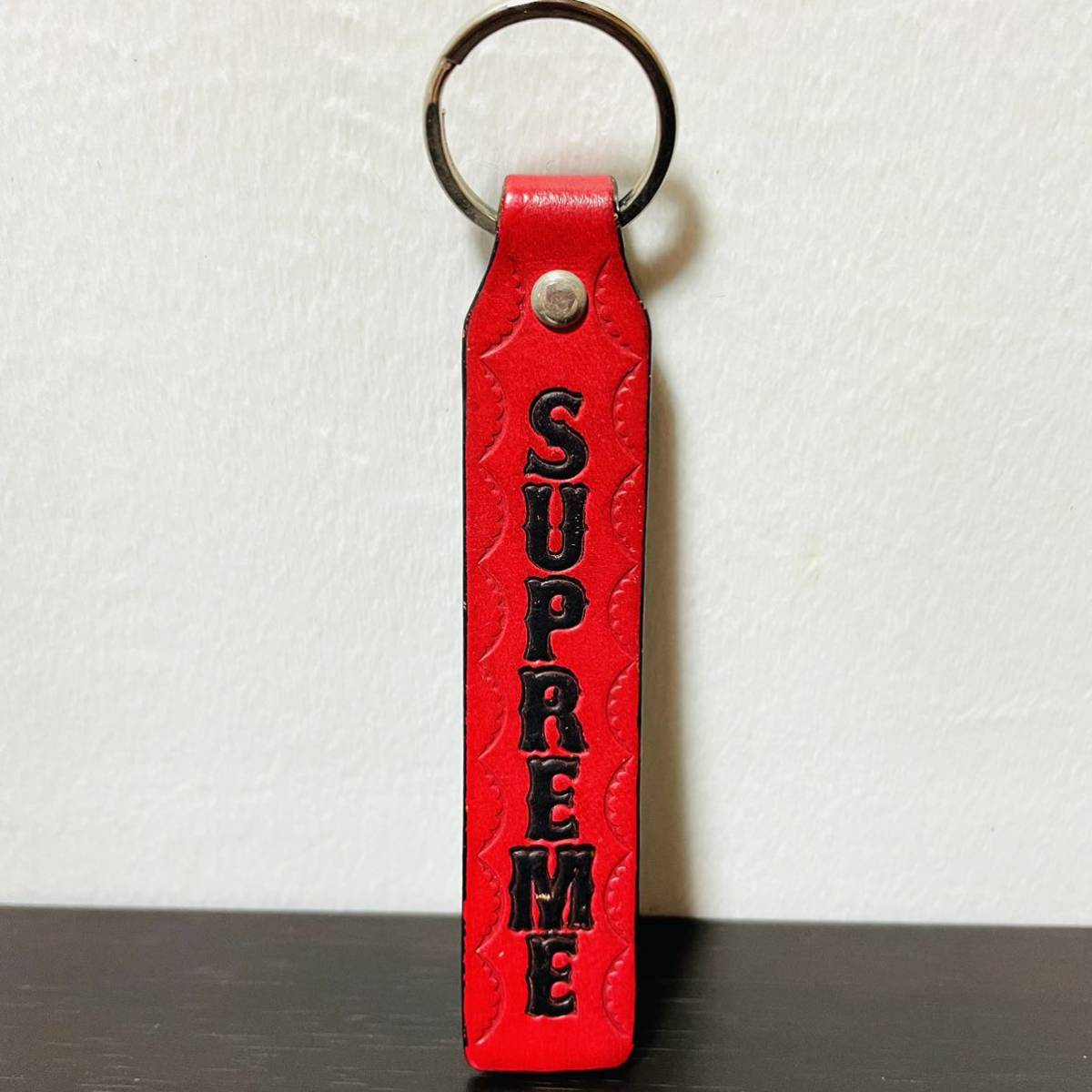 ヤフオク! -supreme keychainの中古品・新品・未使用品一覧