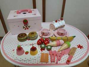  beautiful goods mother garden . strawberry sweet Cafe set tree. toy ice cream * roll cake * doughnuts 