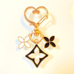 No.80 ブラックフラワー×ミニホワイトフラワー×ブラックミニフラワーキーホルダー ハンドメイド