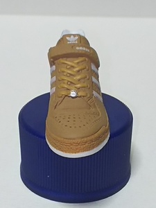 3★200)ＰＥＰＳＩ ａｄｉｄａｓ スニーカーボトルキャップ★⑭ＦＲＵＭーＬＯ