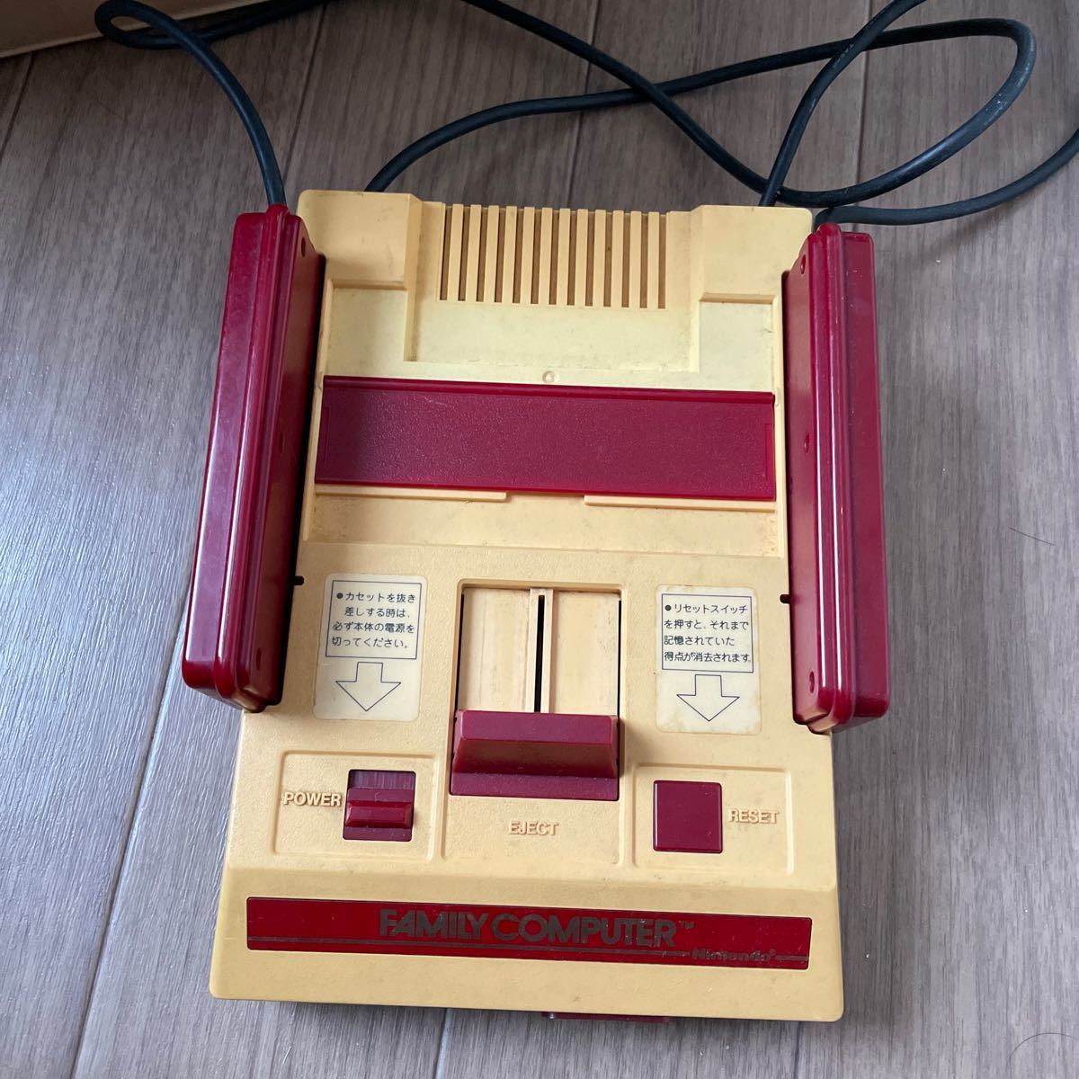 Nintendo ニューファミコン本体 AVケーブル・ACアダプター付き