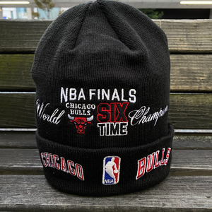 USA正規品 NEWERA ニューエラ NBA 限定ニット帽 シカゴ ブルズ BULLS 黒 ファイナルズ ワールドチャンピオンシリーズ 刺繍 パッチ
