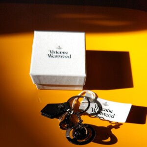 Vivienne Westwood ヴィヴィアンウエストウッド
