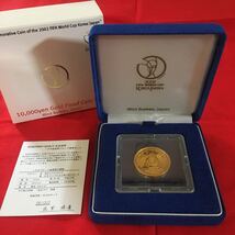 記念貨幣 ★ 2002 FIFA ワールドカップ 1万円 金貨 純金 K24 プルーフ貨幣セット 平成14年 金貨 : 15.6g 金 24金 限定品 金貨幣 貨幣 硬貨_画像1