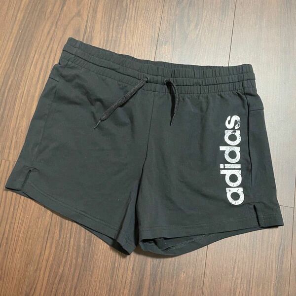 新品adidasショートパンツ