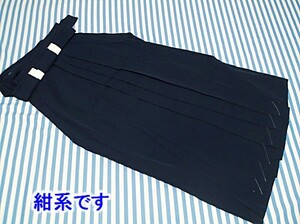 化繊 女性用袴 中古　お安くどうぞ(ふー55)