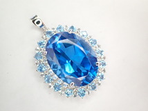 美品 K18WG 大粒!ブルートパーズ21.10ct デザイン ペンダントトップ_画像3